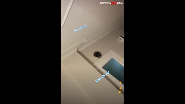 Hellodespina İfşa — Kırmızı Sacla Göğüs Avucuyor